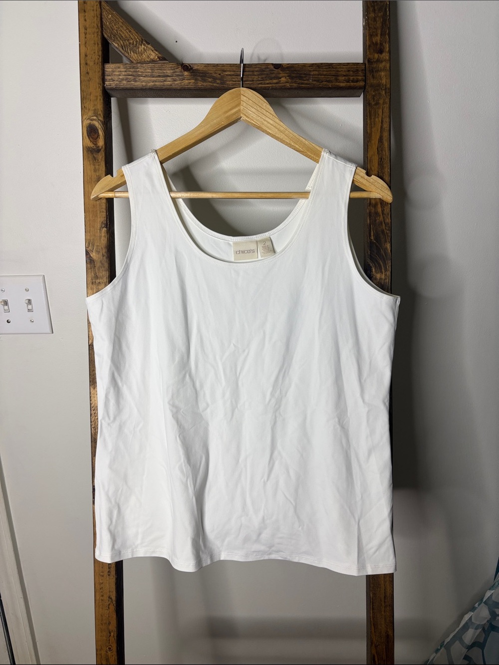 Chico's Sleeveless Scoop Neck Tank in White Size L